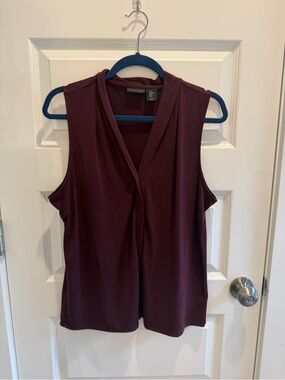 Women’s Sleeveless Maroon Blouse
